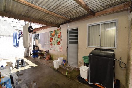 Casa para alugar com 59m², 2 quartos e 1 vagaÁrea externa - fundos