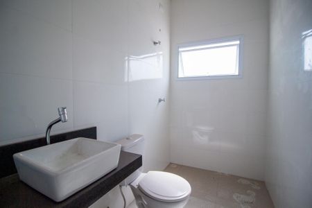 Casa de condomínio para alugar com 93m², 2 quartos e 2 vagasBanheiro da Suíte