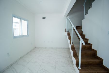 Casa de condomínio para alugar com 93m², 2 quartos e 2 vagasSala