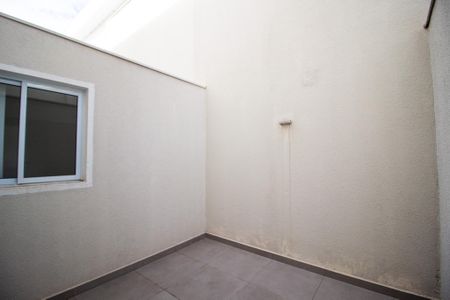 Casa de condomínio para alugar com 93m², 2 quartos e 2 vagasQuintal 