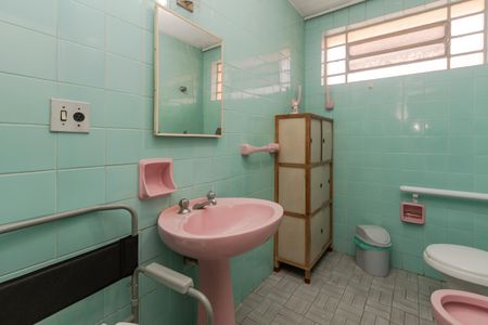 Casa à venda com 126m², 3 quartos e 2 vagasBanheiro