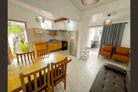 Sala de Jantar de apartamento para alugar com 2 quartos, 55m² em Canasvieiras, Florianópolis