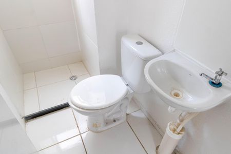 Banheiro de apartamento para alugar com 2 quartos, 42m² em Campo Grande, Rio de Janeiro