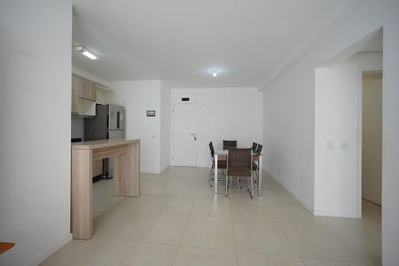 Sala de apartamento para alugar com 2 quartos, 76m² em Estreito, Florianópolis