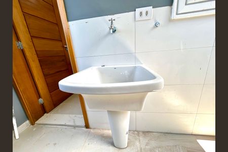 Casa para alugar com 65m², 2 quartos e 1 vagaÁrea de Serviço