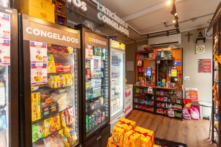 Apartamento à venda com 44m², 2 quartos e 1 vagaMercado 24h