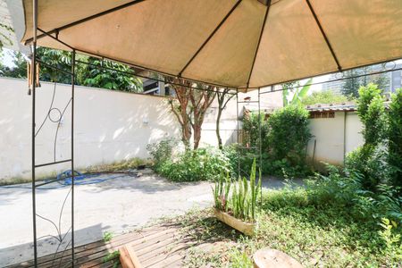Casa para alugar com 400m², 4 quartos e 6 vagasQuintal