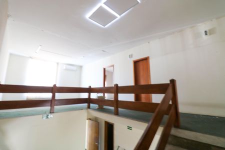 Casa para alugar com 400m², 4 quartos e 6 vagasEscada