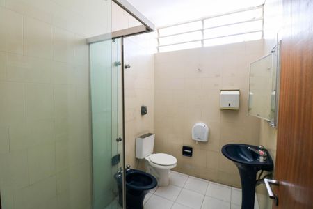 Casa para alugar com 400m², 4 quartos e 6 vagasBanheiro