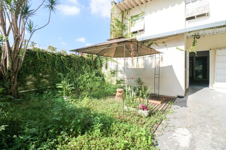 Casa para alugar com 400m², 4 quartos e 6 vagasQuintal
