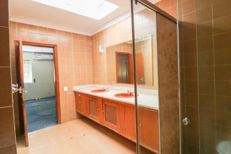 Casa para alugar com 400m², 4 quartos e 6 vagasBanheiro da Suíte