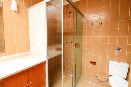 Casa para alugar com 400m², 4 quartos e 6 vagasBanheiro da Suíte