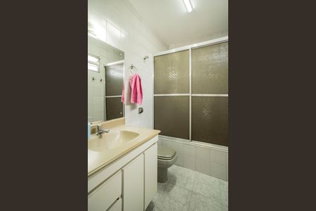 Casa à venda com 165m², 4 quartos e 2 vagasBanheiro