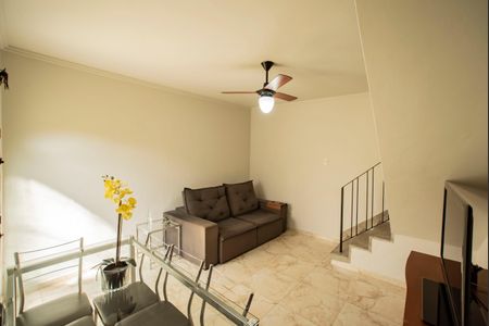 Casa à venda com 165m², 4 quartos e 2 vagasSala