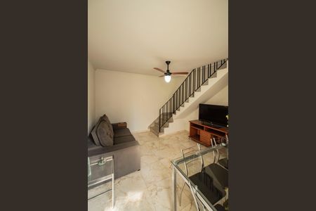 Casa à venda com 165m², 4 quartos e 2 vagasSala