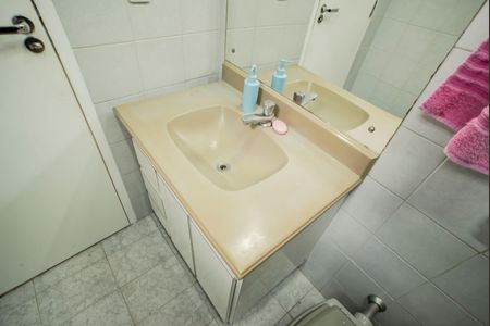 Casa à venda com 165m², 4 quartos e 2 vagasBanheiro