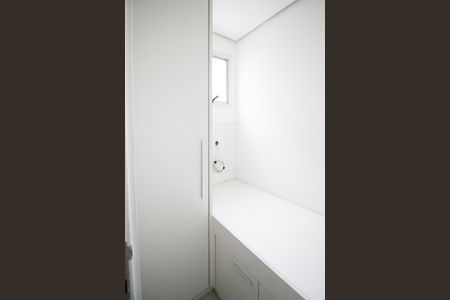 Apartamento à venda com 168m², 2 quartos e 3 vagas Apartamento à venda com 168m², 2 quartos e 3 vagasQuarto de Serviço