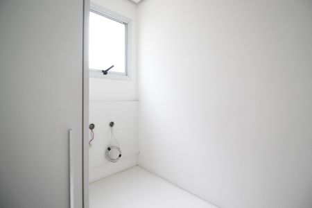 Apartamento à venda com 168m², 2 quartos e 3 vagas Apartamento à venda com 168m², 2 quartos e 3 vagasQuarto de Serviço