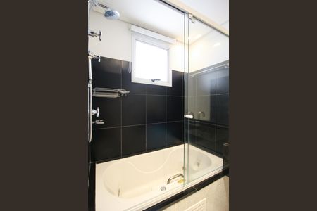 Apartamento à venda com 168m², 2 quartos e 3 vagas Apartamento à venda com 168m², 2 quartos e 3 vagasBanheiro 1 da Suíte 1