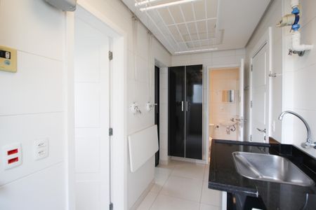 Apartamento à venda com 168m², 2 quartos e 3 vagas Apartamento à venda com 168m², 2 quartos e 3 vagasÁrea de Serviço