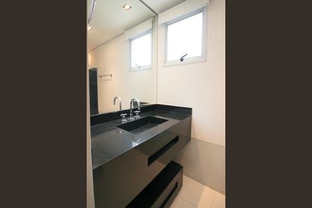 Apartamento à venda com 168m², 2 quartos e 3 vagas Apartamento à venda com 168m², 2 quartos e 3 vagasBanheiro 2 da Suíte 1