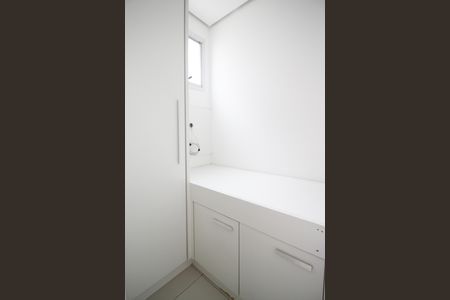 Apartamento à venda com 168m², 2 quartos e 3 vagas Apartamento à venda com 168m², 2 quartos e 3 vagasQuarto de Serviço