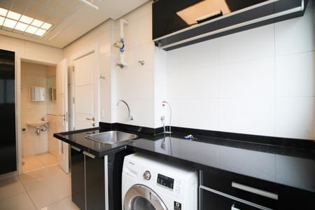 Apartamento à venda com 168m², 2 quartos e 3 vagas Apartamento à venda com 168m², 2 quartos e 3 vagasÁrea de Serviço