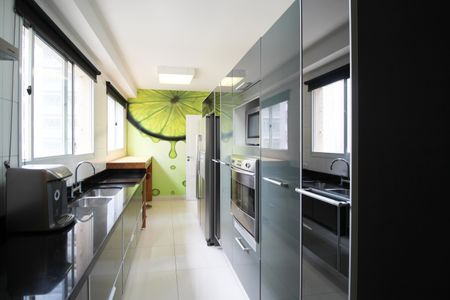 Apartamento à venda com 168m², 2 quartos e 3 vagas Apartamento à venda com 168m², 2 quartos e 3 vagasCozinha