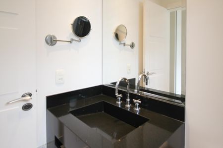 Apartamento à venda com 168m², 2 quartos e 3 vagas Apartamento à venda com 168m², 2 quartos e 3 vagasBanheiro da Suíte 2