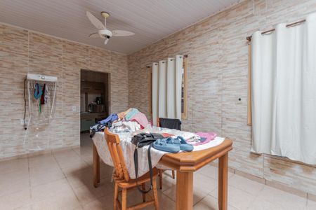 Casa à venda com 300m², 5 quartos e 6 vagasSala