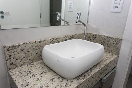 Casa à venda com 215m², 4 quartos e 2 vagas Casa à venda com 215m², 4 quartos e 2 vagasBanheiro 1