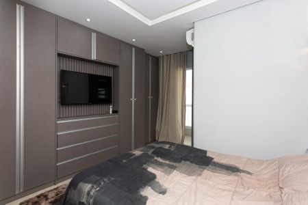 Casa à venda com 215m², 4 quartos e 2 vagas Casa à venda com 215m², 4 quartos e 2 vagasSuíte