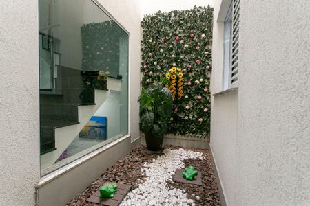 Casa à venda com 215m², 4 quartos e 2 vagas Casa à venda com 215m², 4 quartos e 2 vagasJardim de Inverno