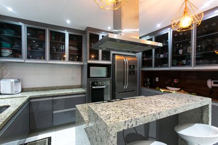 Casa à venda com 215m², 4 quartos e 2 vagas Casa à venda com 215m², 4 quartos e 2 vagasCozinha