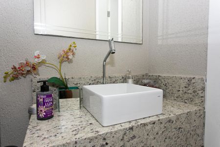 Casa à venda com 215m², 4 quartos e 2 vagasBanheiro 2