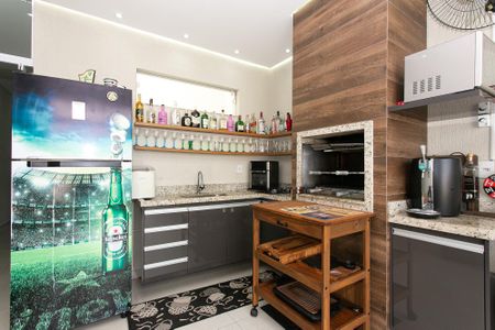 Casa à venda com 215m², 4 quartos e 2 vagas Casa à venda com 215m², 4 quartos e 2 vagasEspaço Gourmet