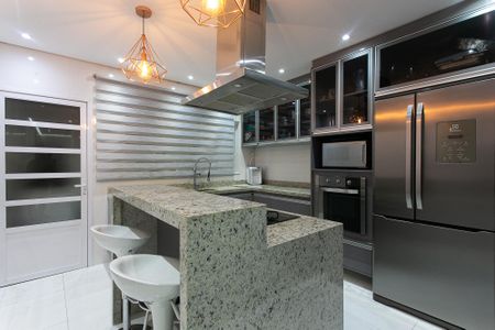 Casa à venda com 215m², 4 quartos e 2 vagas Casa à venda com 215m², 4 quartos e 2 vagasCozinha