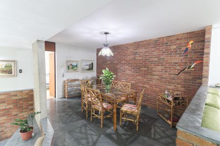 Casa à venda com 198m², 3 quartos e 2 vagasSala
