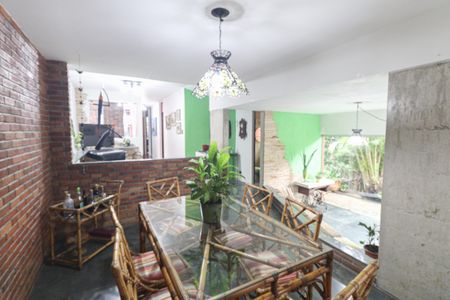 Casa à venda com 198m², 3 quartos e 2 vagasSala