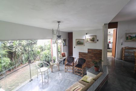 Casa à venda com 198m², 3 quartos e 2 vagasSala
