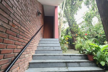 Casa à venda com 198m², 3 quartos e 2 vagasEscada