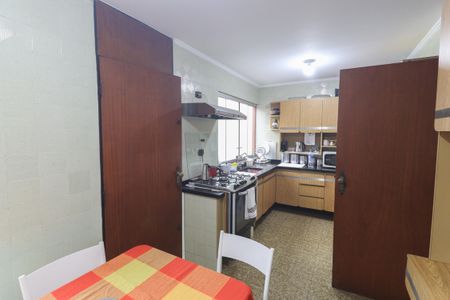 Casa à venda com 198m², 3 quartos e 2 vagasCozinha