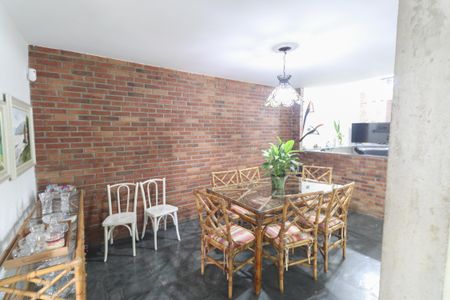 Casa à venda com 198m², 3 quartos e 2 vagasSala