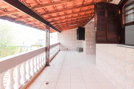 Casa à venda com 250m², 4 quartos e 5 vagasVaranda