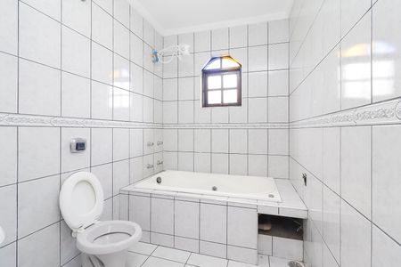 Casa à venda com 250m², 4 quartos e 5 vagasBanheiro da Suíte 