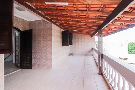 Casa à venda com 250m², 4 quartos e 5 vagasVaranda