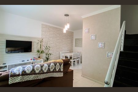 Sala de casa de condomínio à venda com 2 quartos, 55m² em Vila Guilhermina, São Paulo