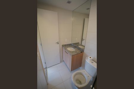Banheiro de apartamento para alugar com 2 quartos, 55m² em Vila Anastácio, São Paulo
