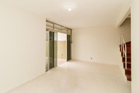 Sala de casa para alugar com 3 quartos, 200m² em Vila Nilo, São Paulo