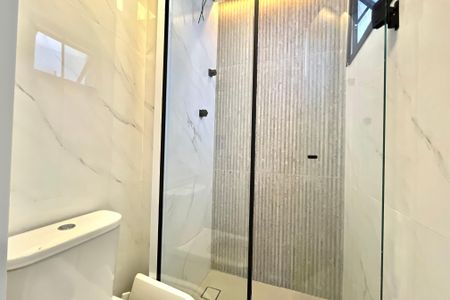 Apartamento para alugar com 34m², 1 quarto e sem vaga Apartamento para alugar com 34m², 1 quarto e sem vagaBanheiro da Suíte